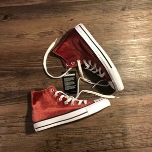 burgundy velvet converse